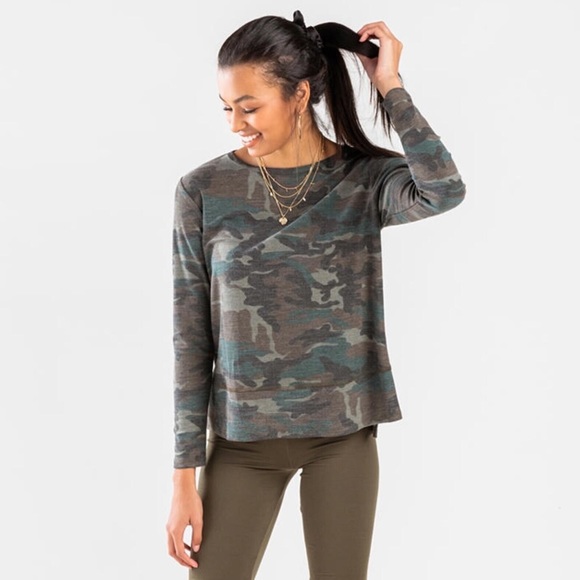 Francesca’s Camo Side Slit Long Sleeve Tee - Picture 2 of 7